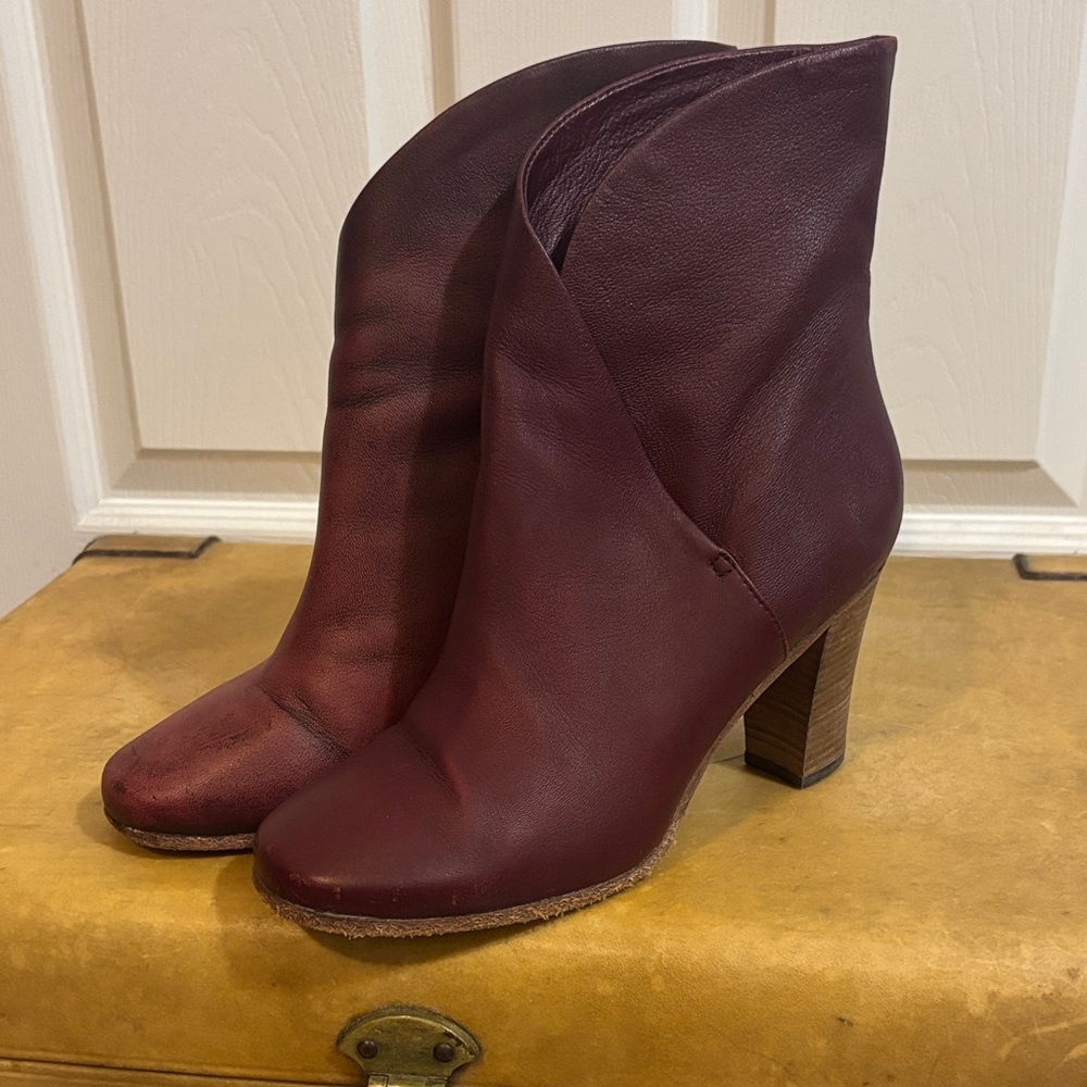 CELINE Deep Burgundy Leather Heeled Boots Size 7.5 / 38